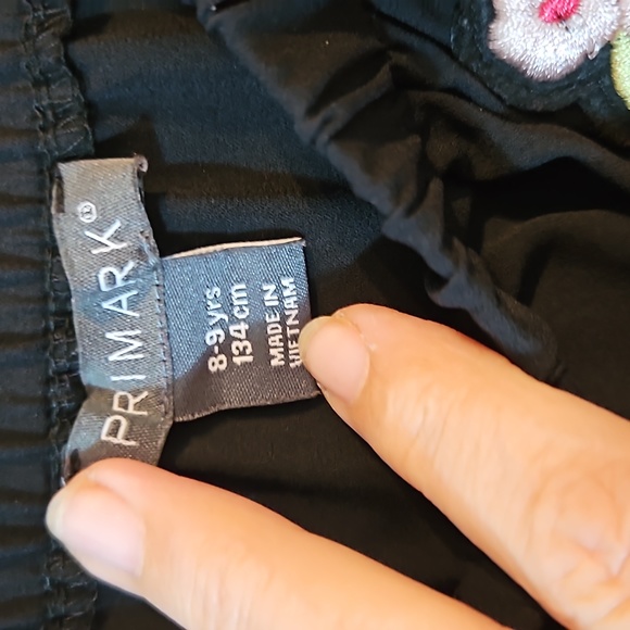 VGC Summer tops 8-9 yrs Girls Bundle, black off the shoulder top, white t-shirt - Picture 12 of 12